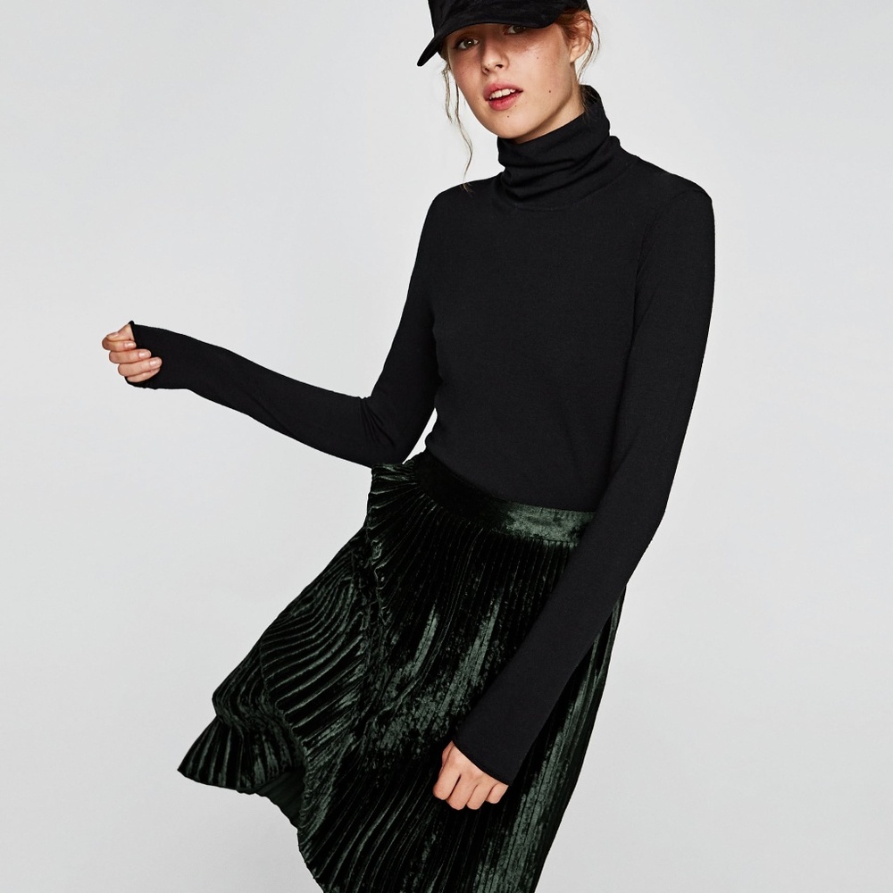 NWT Zara pleated velvet skirt Medium